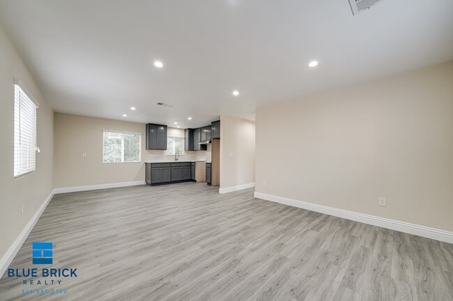 Building Photo - 2724-2724 Lanfranco St