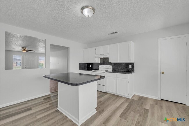Building Photo - 4300 Beach Ball Dr