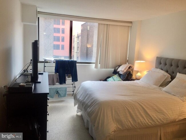 Building Photo - 1326 Spruce St