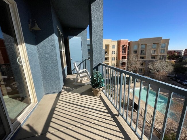 Building Photo - 2 bedroom 2 bath South Las Vegas Blvd Midrise