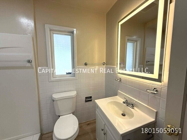 Building Photo - 1452 Hollywood Ave