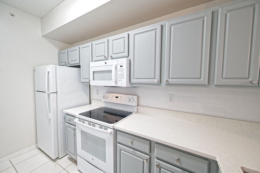 Building Photo - 5701 Bentgrass Dr