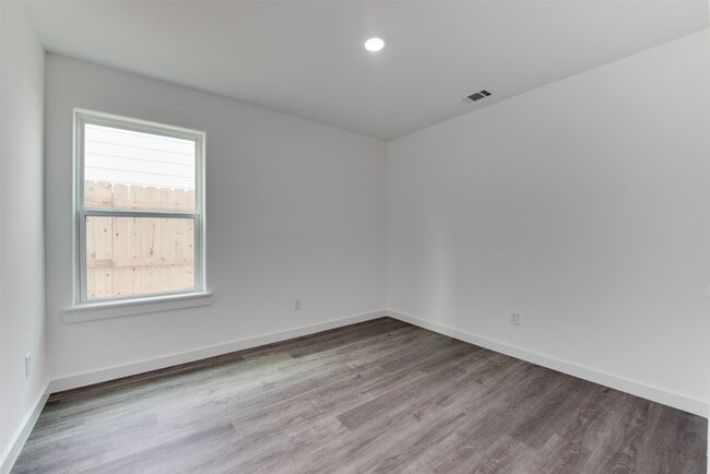 Building Photo - 8128 Sterlingshire St