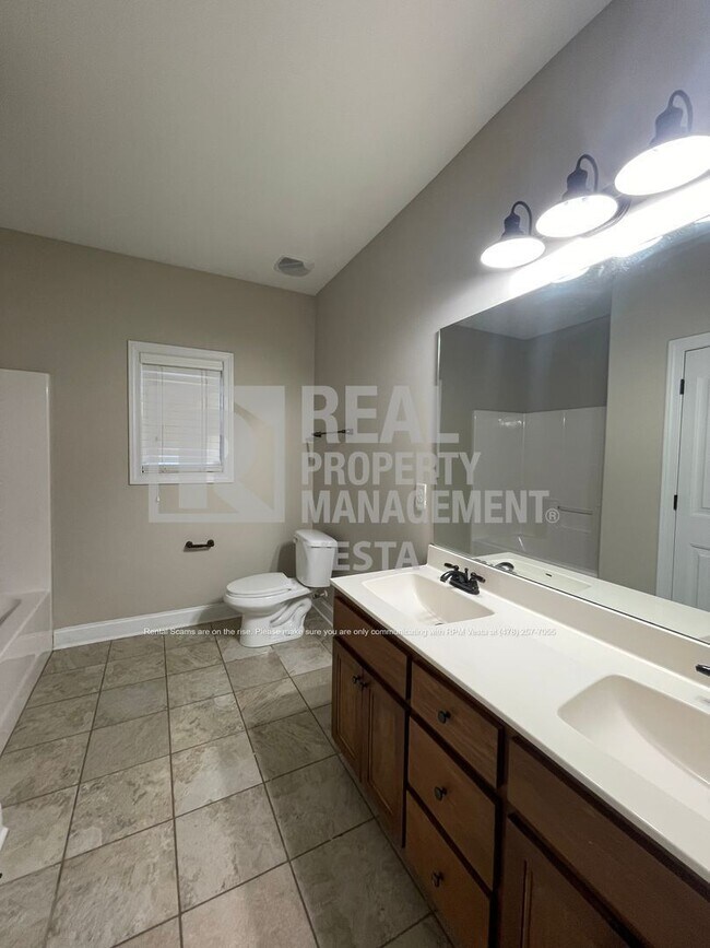 Building Photo - 904 Rainbow Springs Rd