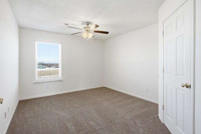 Building Photo - 2413 Northampton Dr