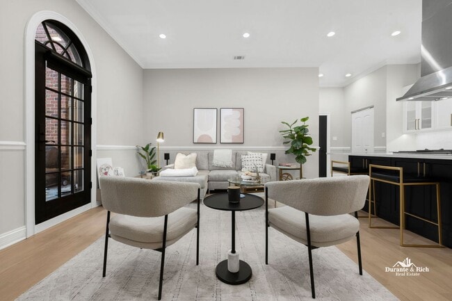 Building Photo - Luxurious Fully Furnished Penthouse Retreat in the Heart of Chicago's Desirable Near West Side