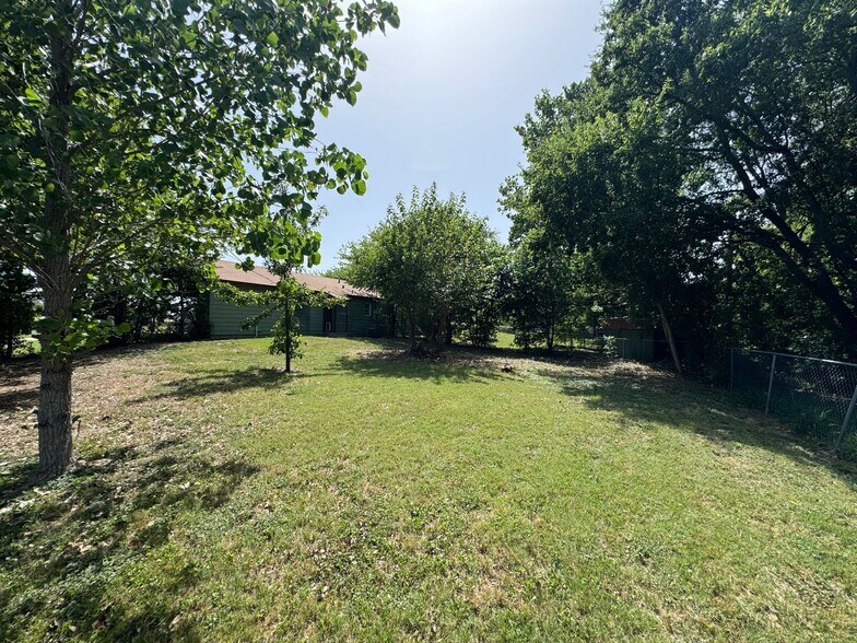 Building Photo - 912-912 Williamson Dr