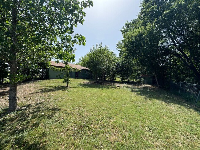 Building Photo - 912-912 Williamson Dr