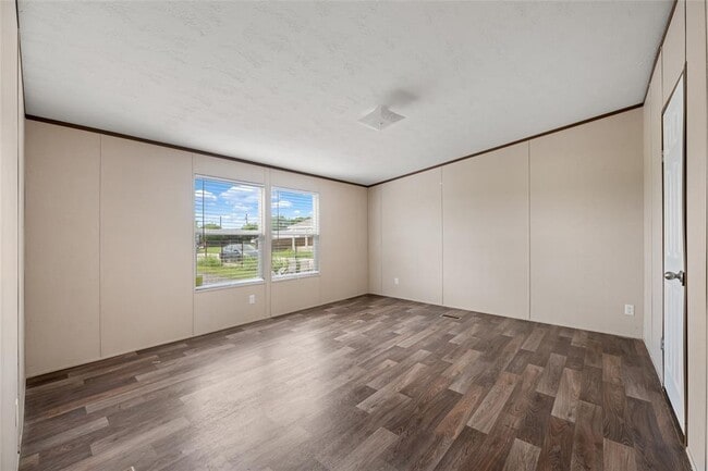 Building Photo - 360 Shady Oaks Dr