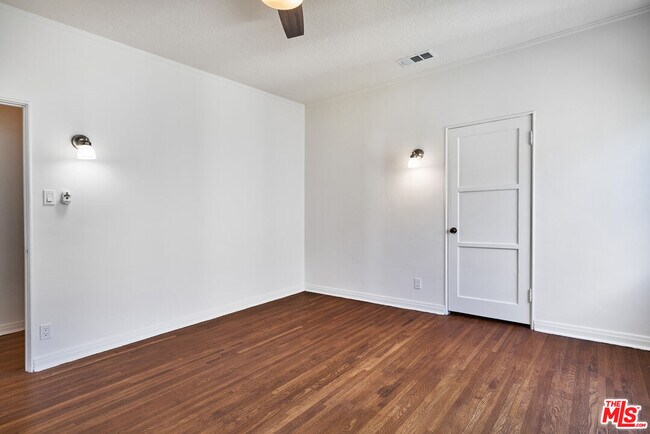 Building Photo - 1087 S Genesee Ave