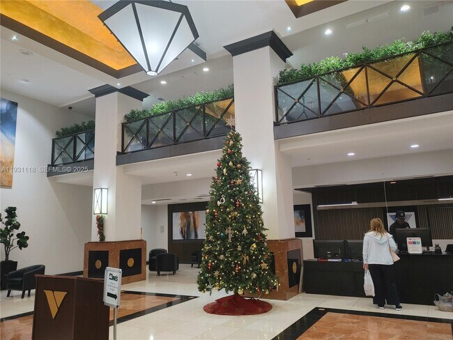 Building Photo - 555 NE 15th St