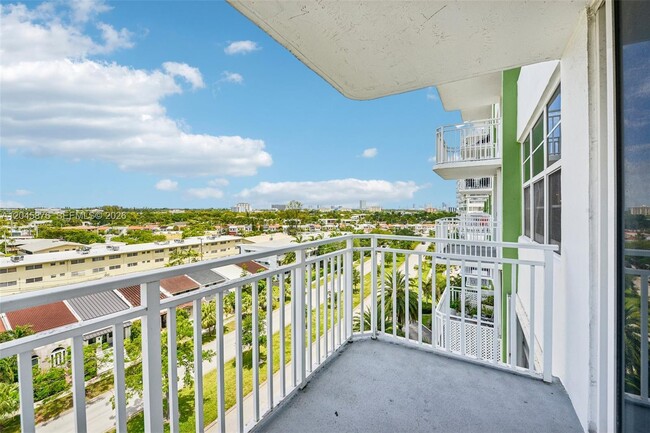 Building Photo - 2100 Sans Souci Blvd