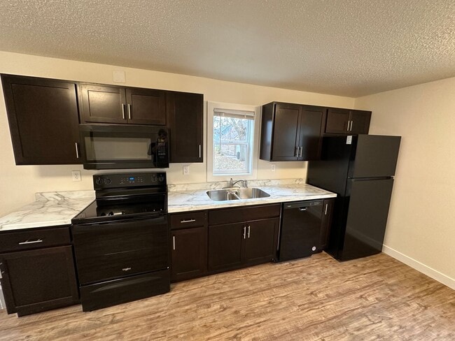 Building Photo - Newly Renovated 2 Bed House in Rock Valley...