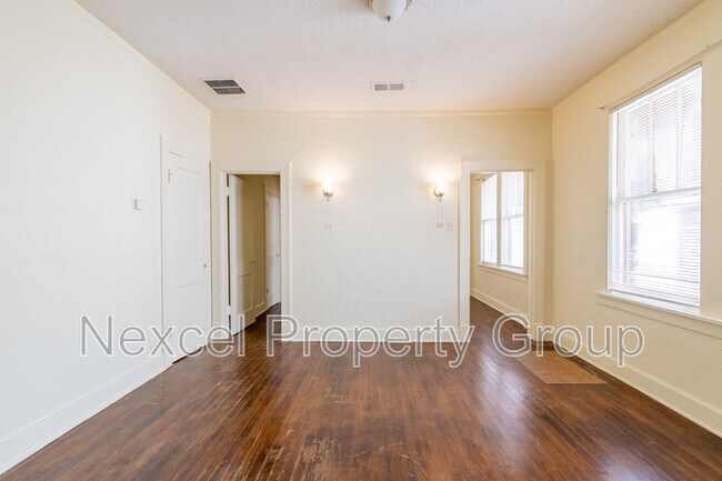 Building Photo - 783 E Pkwy S