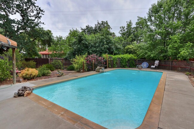 Building Photo - 1 Bed / 1 Bath | Arden-Arcade Anchored Tiny Home Available Now