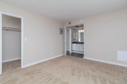 Building Photo - Corona del Norte