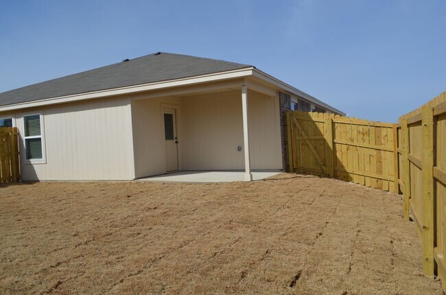Building Photo - 1021 Cline Dr