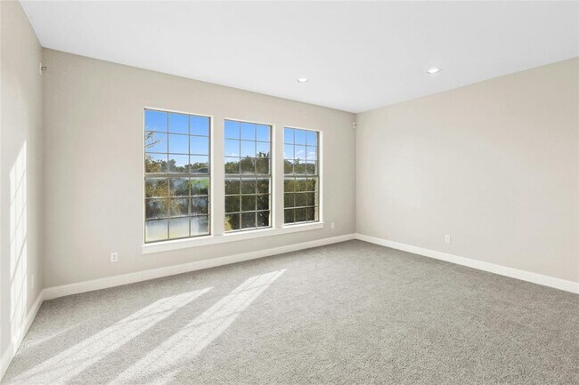 Building Photo - 1420 Mirador