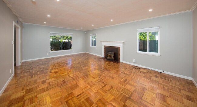 Building Photo - 330 Beverly Ave