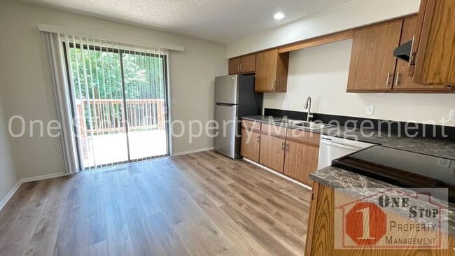 Building Photo - Beutiful duplex 2-bedroom, 1-bath in Blue ...