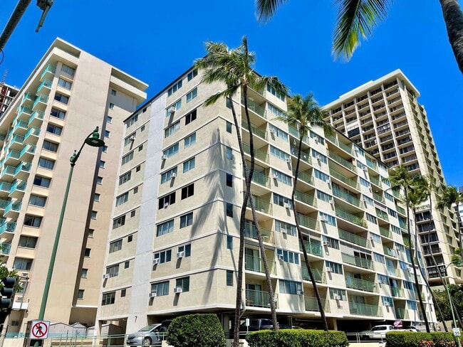 Building Photo - Newly Renovated 2-Bedroom Condo with Ala W...