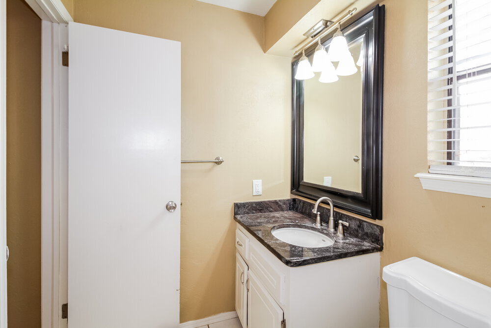Building Photo - 1104 Meadow Lake Dr