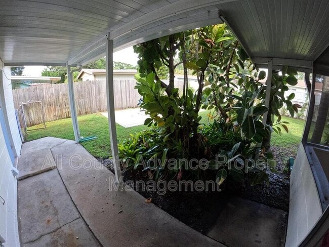 Building Photo - 311 Shore Dr E