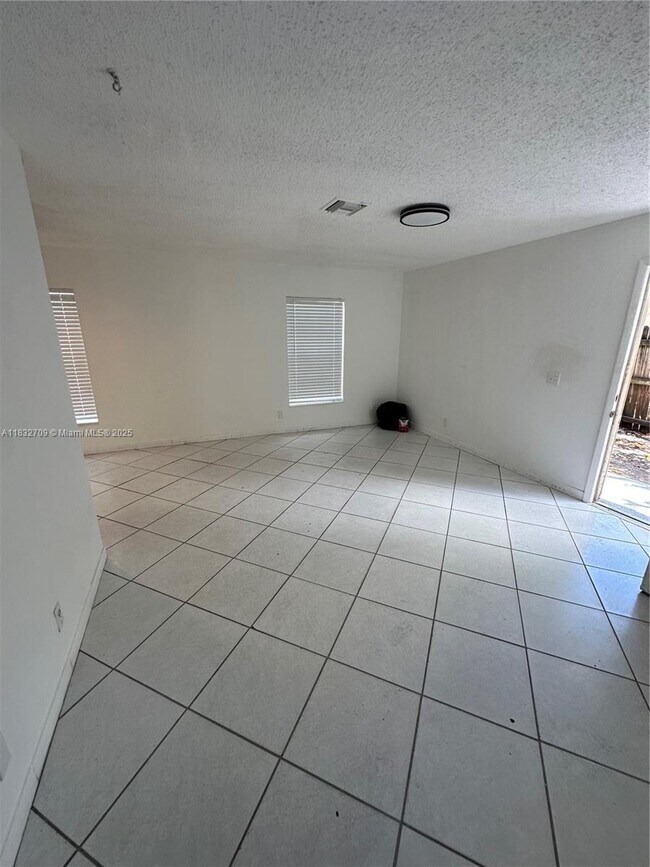 Building Photo - 3815 S 57th Ave