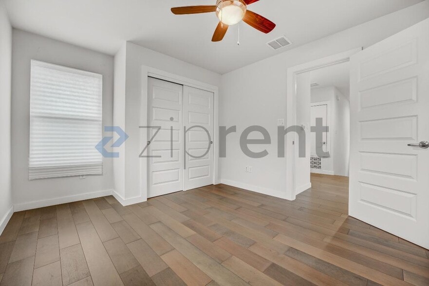 Building Photo - Unit A