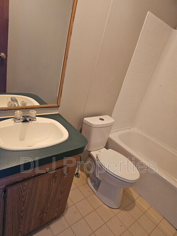 Building Photo - 957 Eslinger Ct