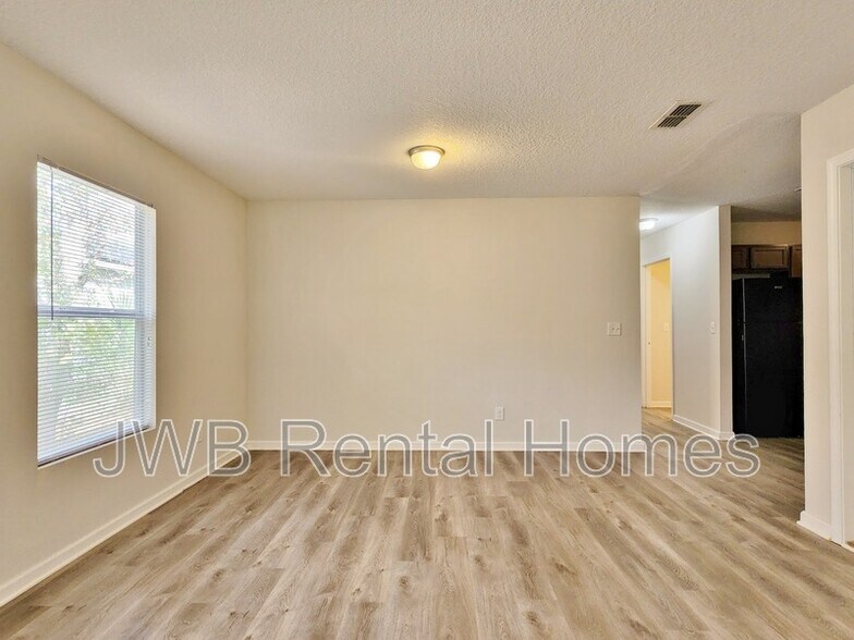 Building Photo - 8247 Nussbaum Dr