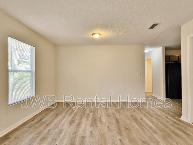 Building Photo - 8247 Nussbaum Dr