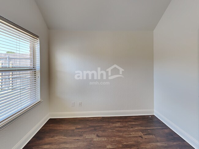 Building Photo - 337 Stanley Dr