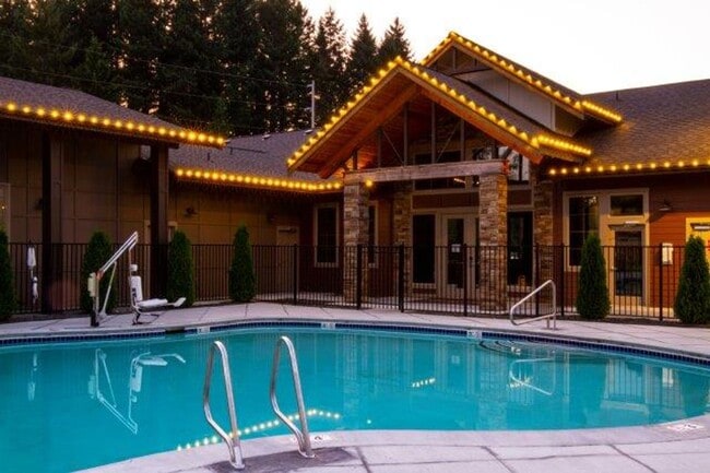 Building Photo - Experience style, comfort and convenience in this well-appointed 2 bedroom 2 bath!