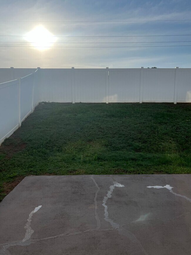 Building Photo - 107 S Spring View Dr