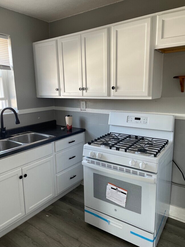 Building Photo - 57 W 2nd St