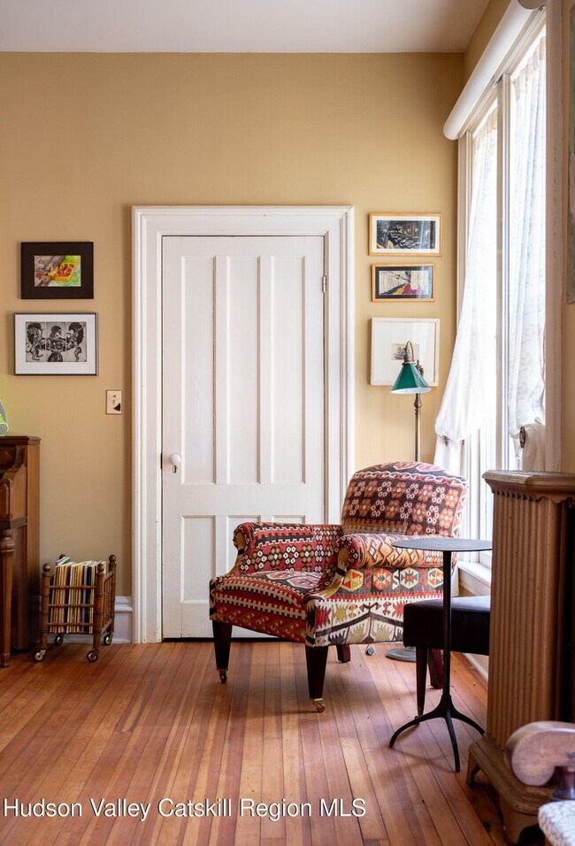 Building Photo - 5 Fairview Ave