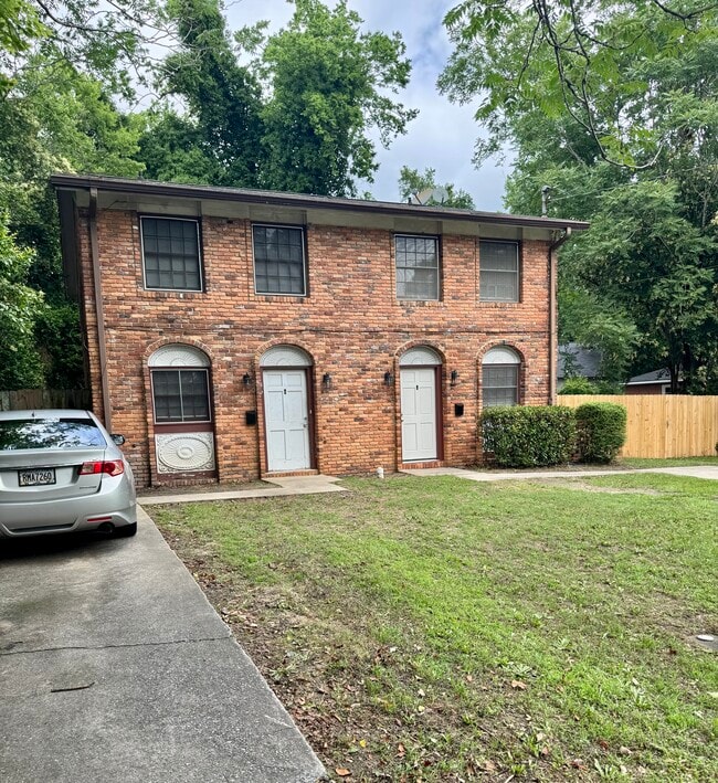 Building Photo - 156 Kenmore Pl