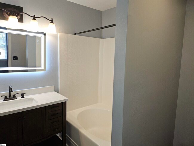 Building Photo - 132 Falcon Ridge Dr