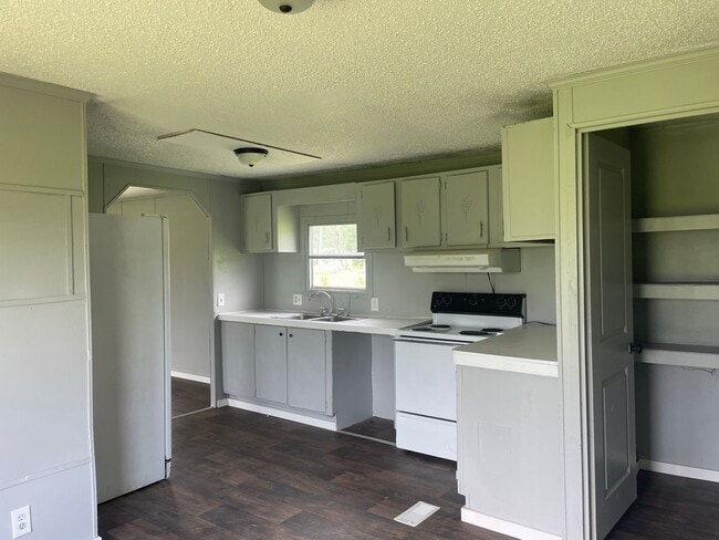 Building Photo - 3 BR 2 Bath 1,280 sq ft singlewide mobile home on 0.88 acres in Lonoke, AR