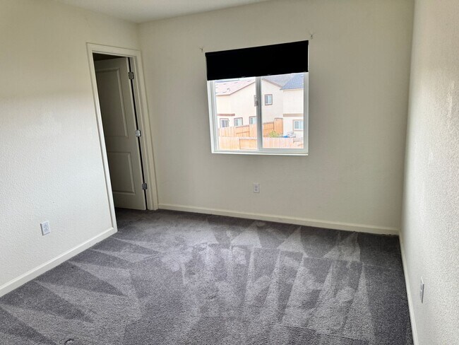 Building Photo - 8956 Elk Ravine Dr