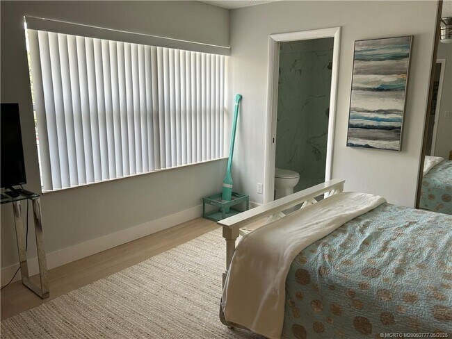 Building Photo - 2807 SW Lakemont Pl