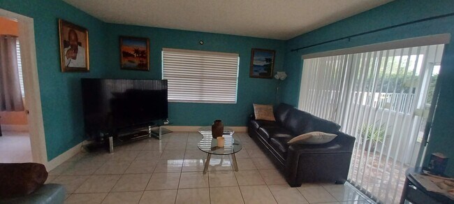 Building Photo - 2998 Sunrise Lakes Dr E