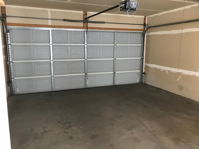 Building Photo - Charming 2 bed 1.5 bath Parkside Town Home...