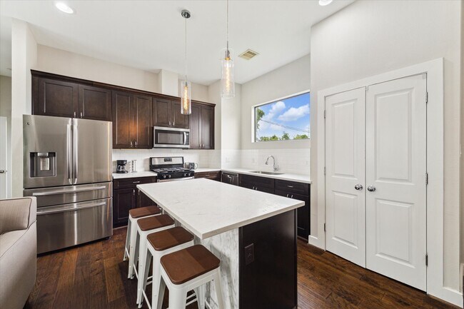 Building Photo - 2805 Blodgett St