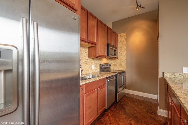 Building Photo - 4131 W Belmont Ave