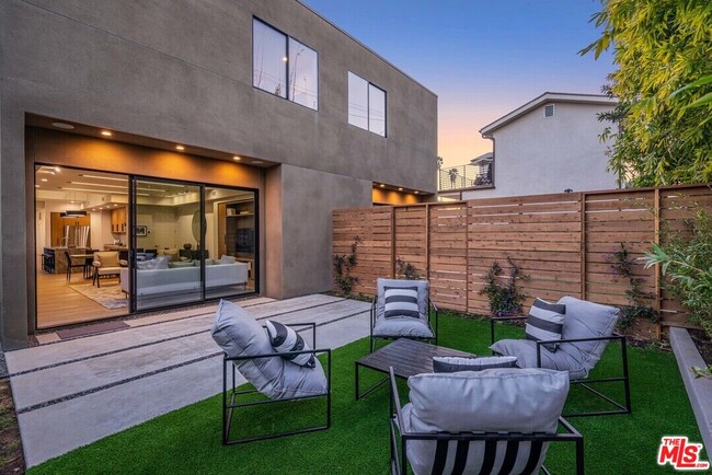 Building Photo - 4427 Kingswell Ave