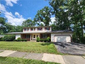 Building Photo - 2407 Hillcrest Dr
