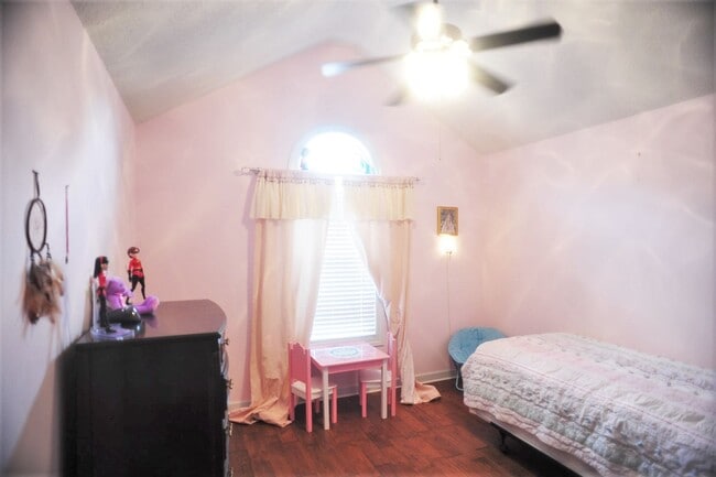 Building Photo - Updated Stunner