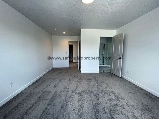 Building Photo - Newer 4 Bedroom Home in West Jordan